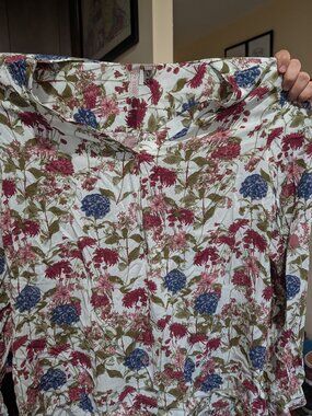 Brina & Em White Floral Split V-Neck Rayon Blouse Top - XL